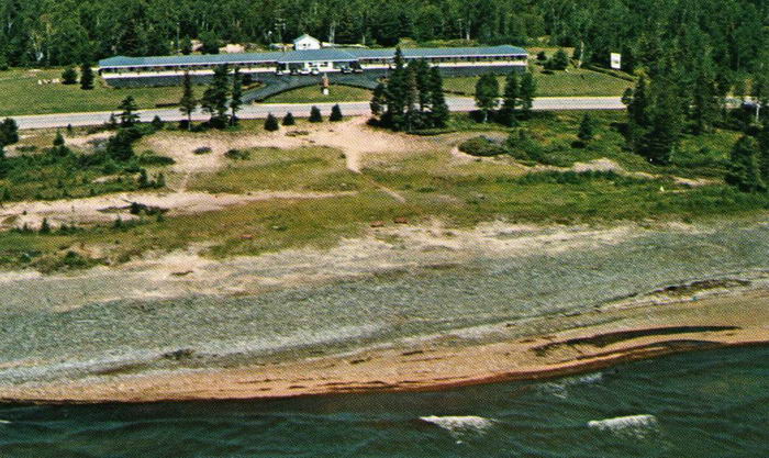 Gray Wolf Lodge (The Breakers Motel) - Old Postcard View